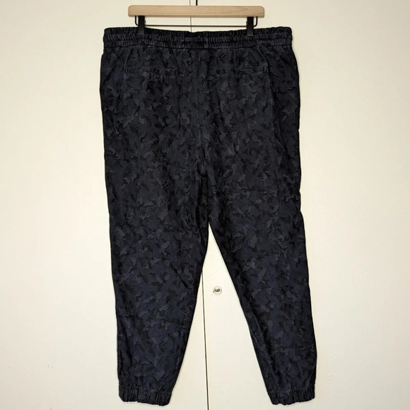 Athleta Printed Farallon Jogger Stratum Camo Navy‎ Blue Black Women's Size 18 - Picture 3 of 7